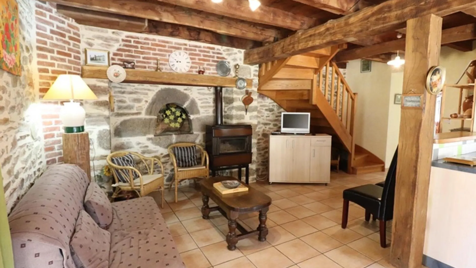 Holiday home Maison De Caractere Avec Jardin, Terrasse, Jeux Pour Enfants Et Wifi - Animaux Acceptes - Fr-1-742-302 Fournoules