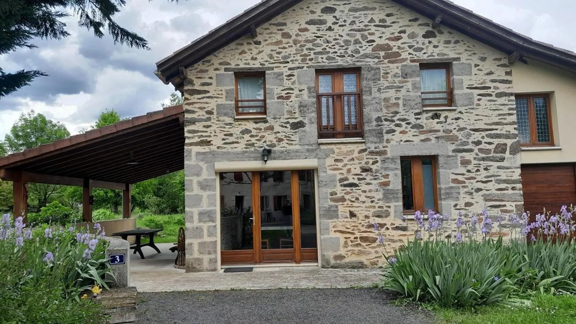 Maison De Caractere Avec Jardin, Terrasse, Jeux Pour Enfants Et Wifi - Animaux Acceptes - Fr-1-742-302 Fournoules